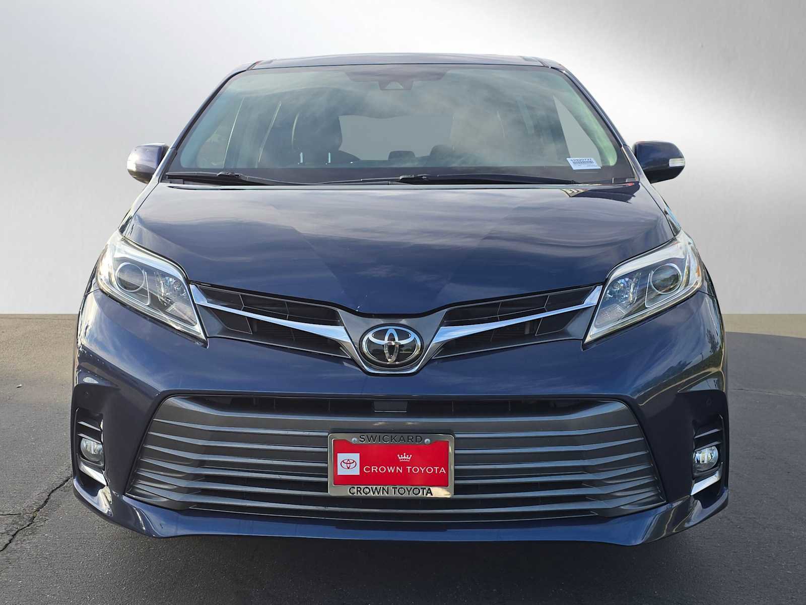 Used 2019 Toyota Sienna Limited image 8