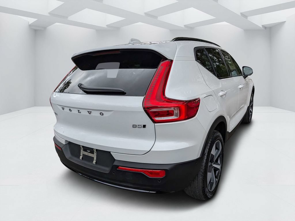 Certified 2026 Volvo XC40 B5 Plus AWD/4WD image 3