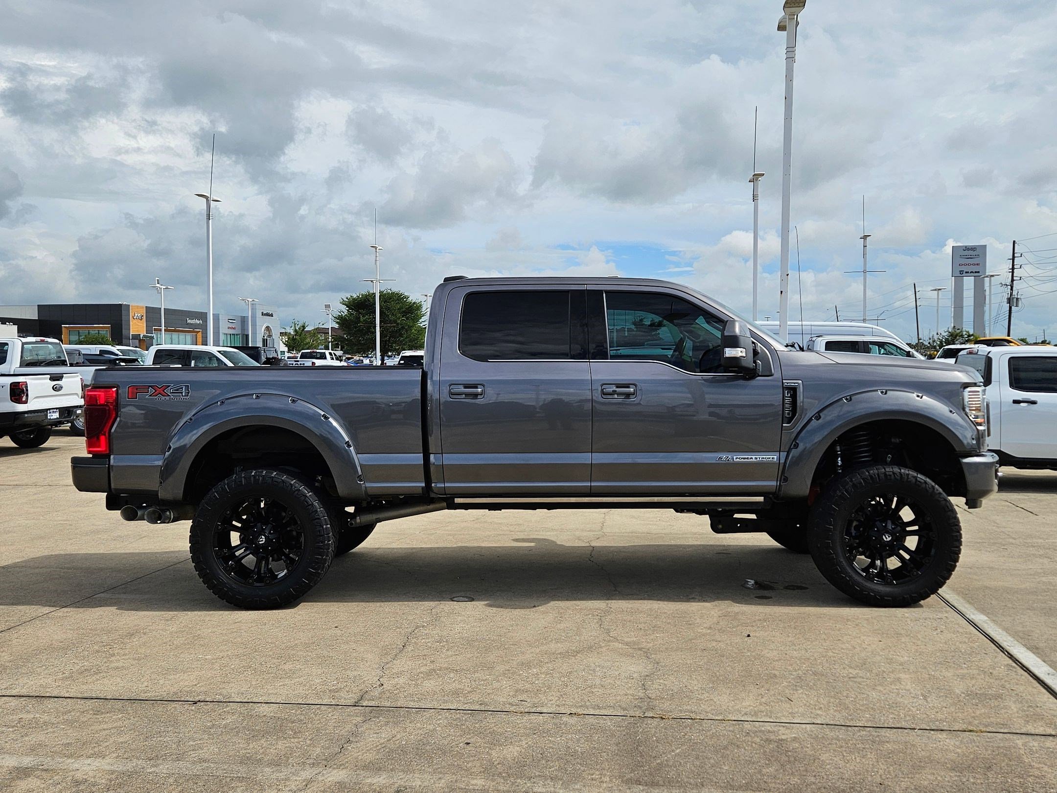 Used 2021 Ford F250 Platinum w/ FX4 Off-Road Package AWD/4WD image 2