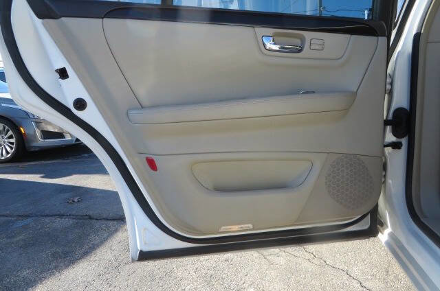 Used 2010 Cadillac DTS Luxury image 36