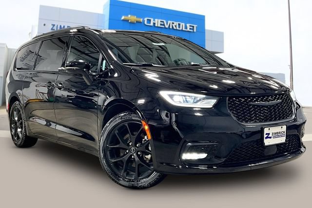 Used 2025 Chrysler Pacifica Limited FWD image 1
