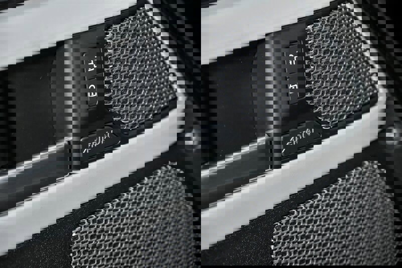 Used 2021 Land Rover Defender 110 image 16