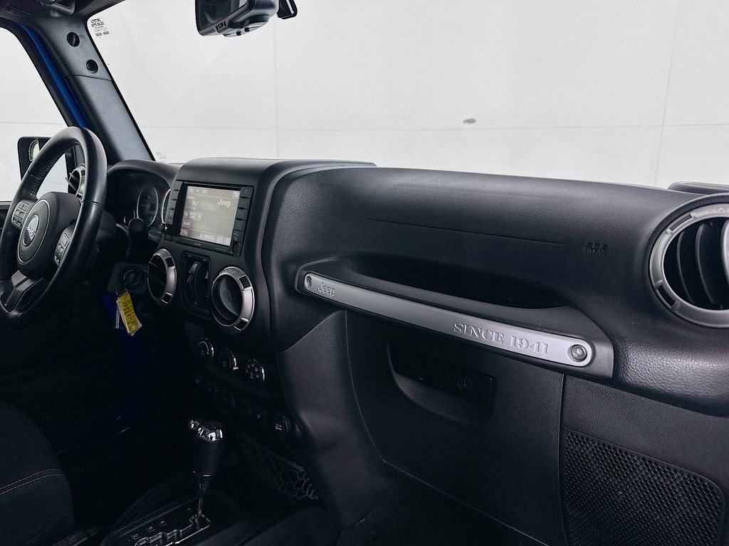 Used 2016 Jeep Wrangler Unlimited Rubicon w/ Connectivity Group image 26