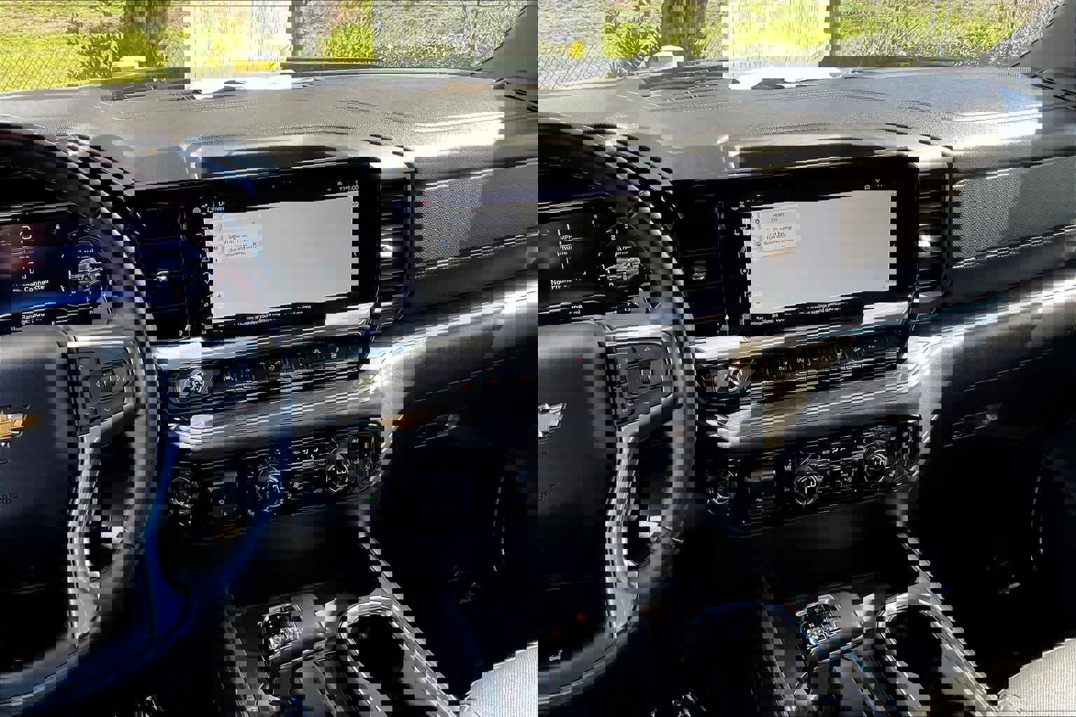 Used 2023 Chevrolet Silverado 1500 LTZ w/ LTZ Premium Package AWD/4WD image 7