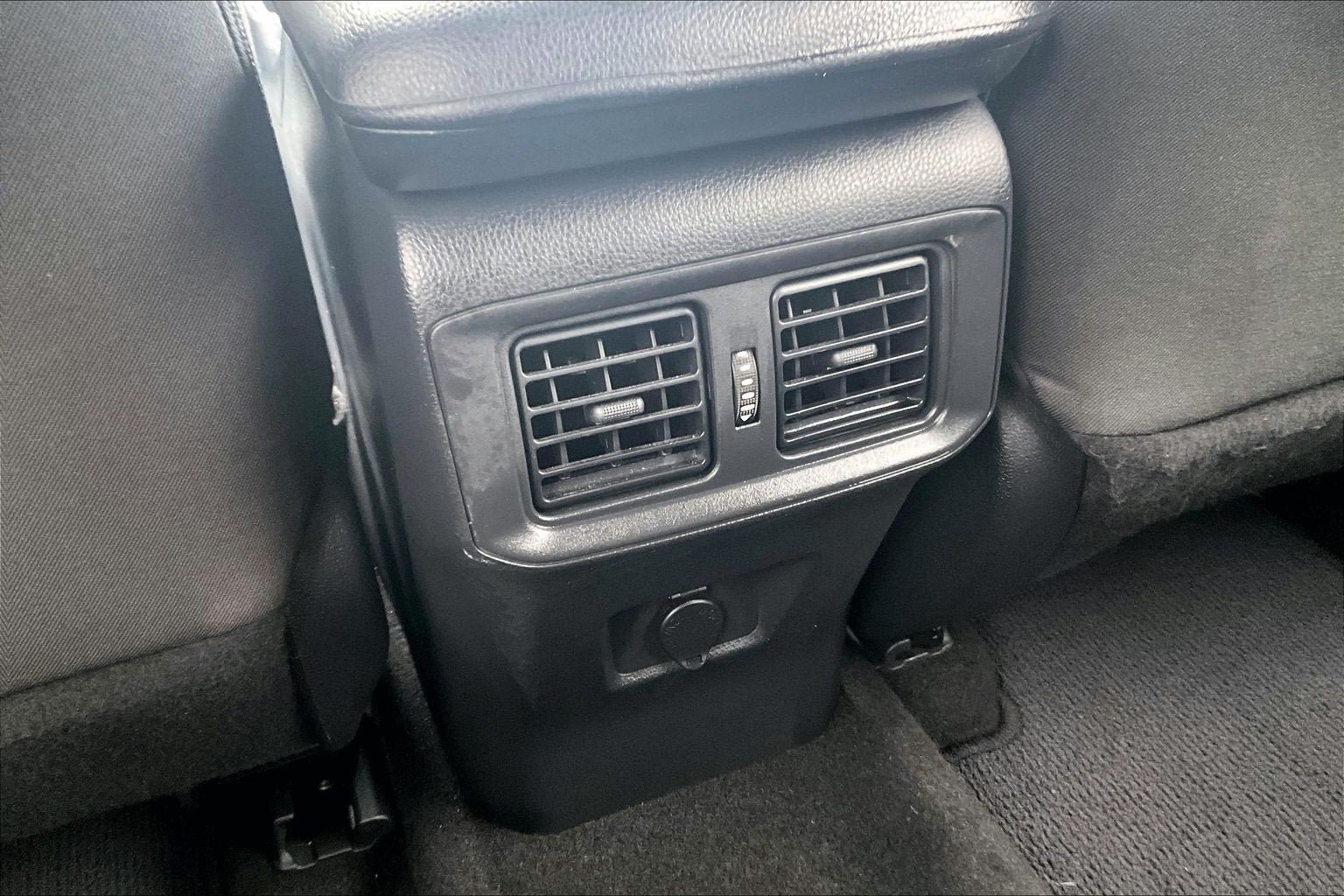 Used 2022 Toyota RAV4 LE AWD/4WD image 32