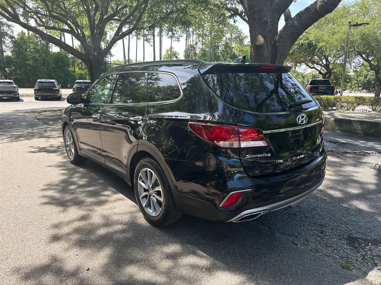 Used 2017 Hyundai Santa Fe SE FWD image 3