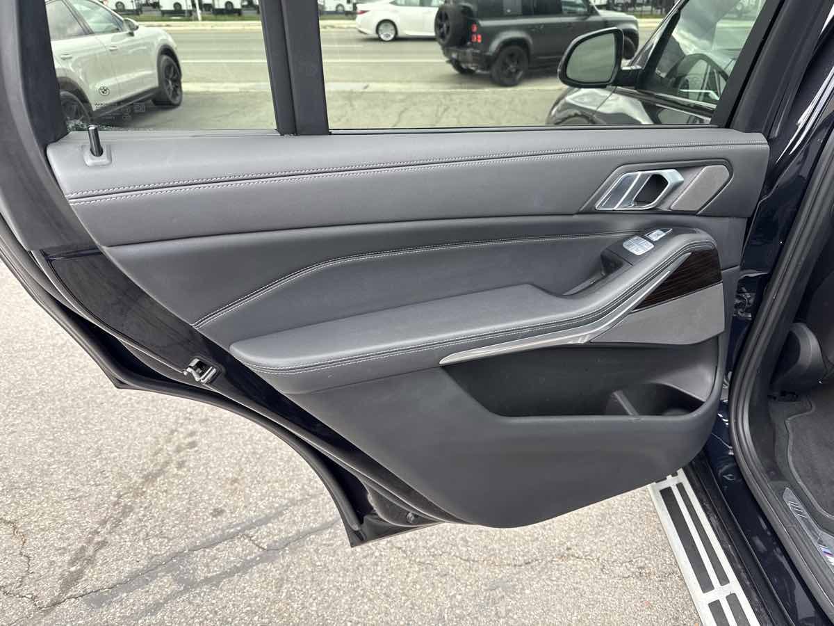Used 2023 BMW X7 xDrive40i w/ Executive Package image 16