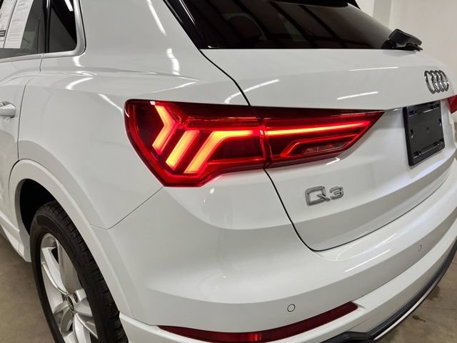 Used 2022 Audi Q3 2.0T Premium AWD/4WD image 5
