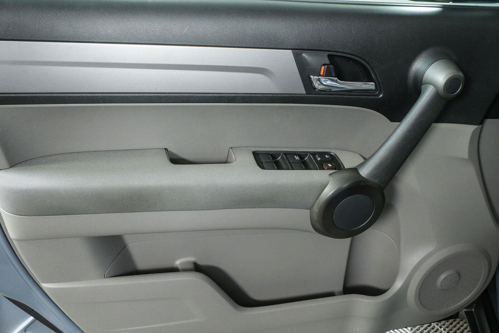 Used 2010 Honda CR-V LX image 6