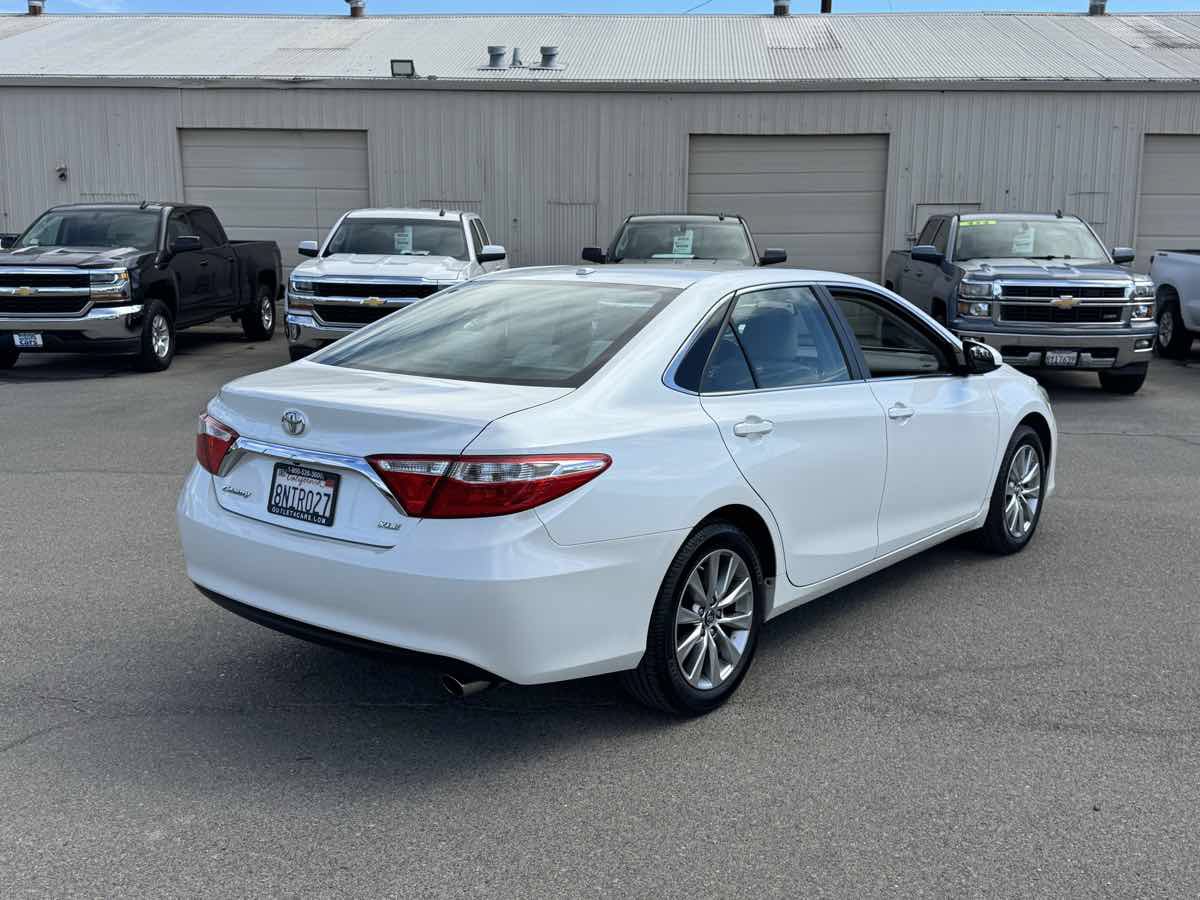 Used 2017 Toyota Camry XLE w/ Convenience Package FWD image 10