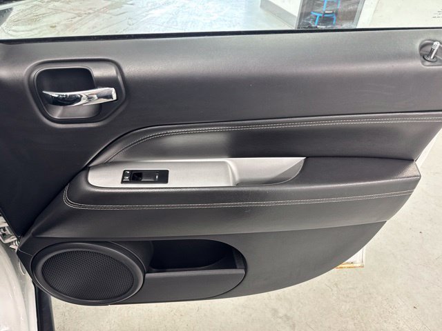 Used 2017 Jeep Compass High Altitude AWD/4WD image 24