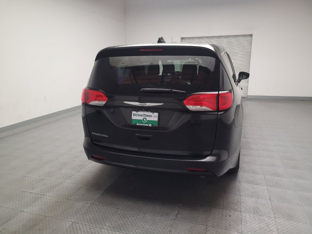 Used 2017 Chrysler Pacifica Touring FWD image 7