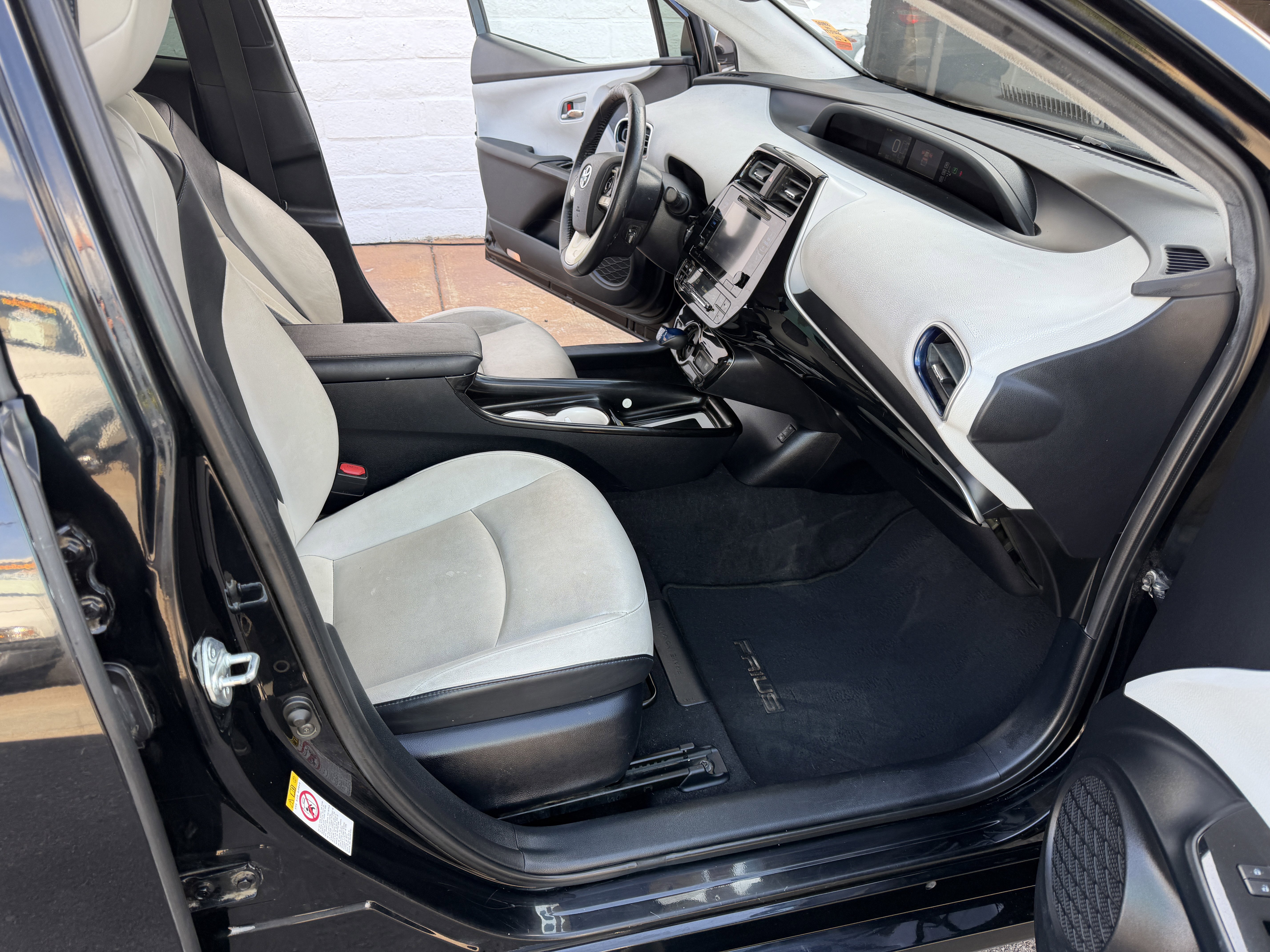 Used 2016 Toyota Prius Four Touring FWD image 14