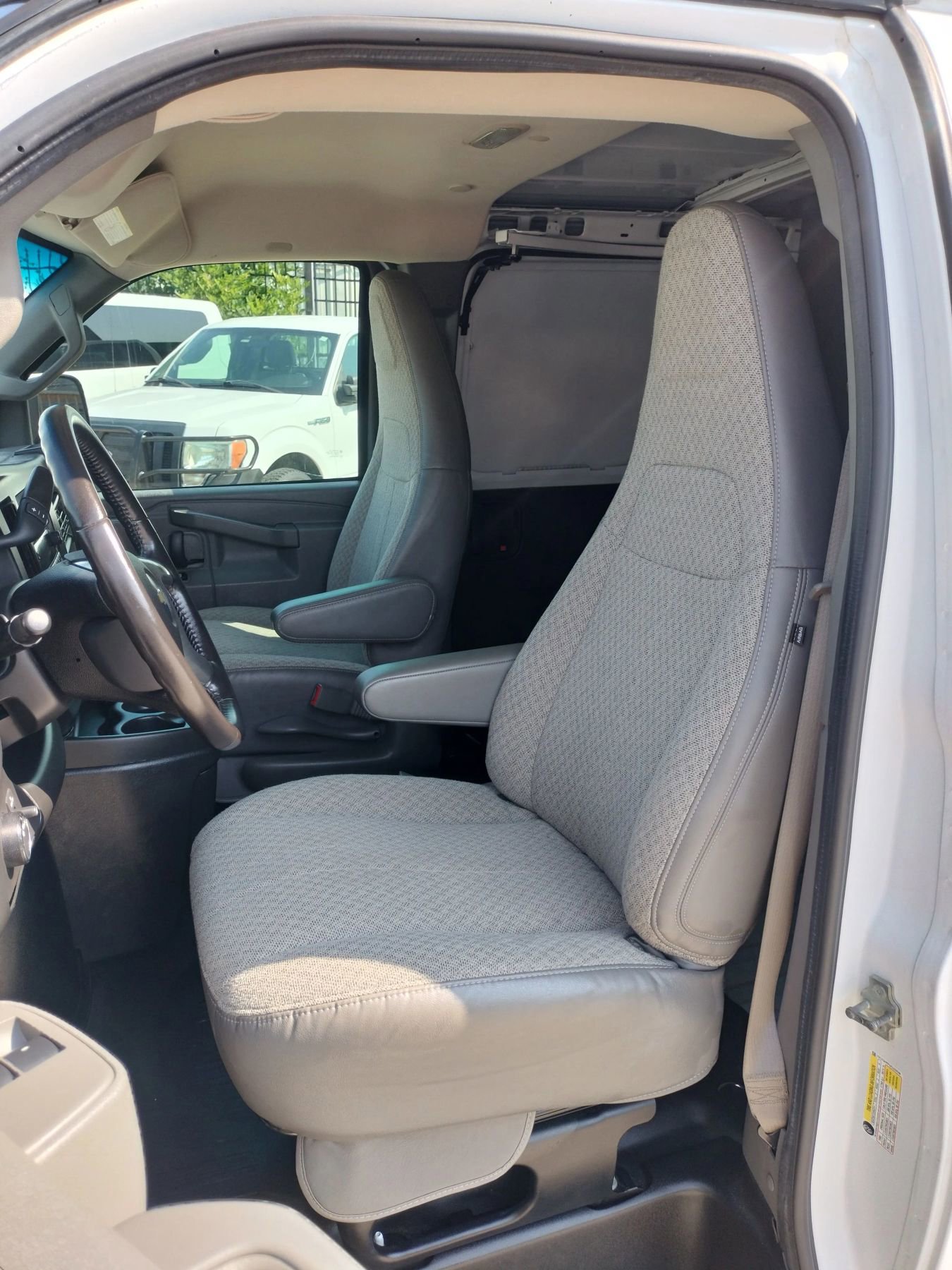 Used 2019 Chevrolet Express 3500 Extended w/ Driver Convenience Package RWD image 32