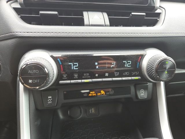 Used 2025 Toyota RAV4 XLE AWD/4WD image 16