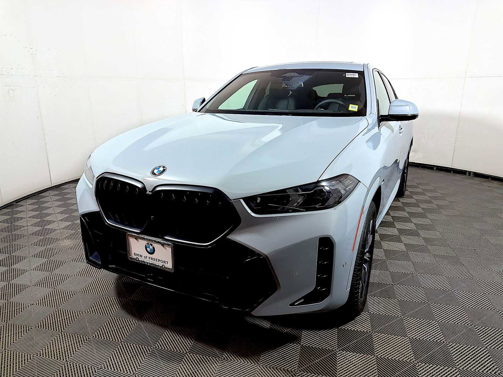 Used 2025 BMW X6 xDrive40i w/ Premium Package image 3