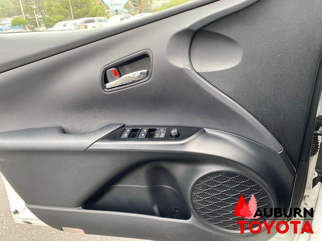 Used 2017 Toyota Prius Prime Advanced w/ Carpet Mat Package FWD image 31
