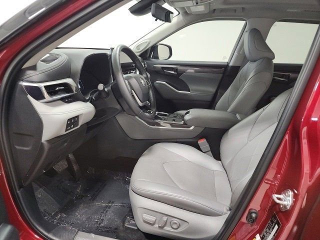 Used 2024 Toyota Highlander Platinum image 21