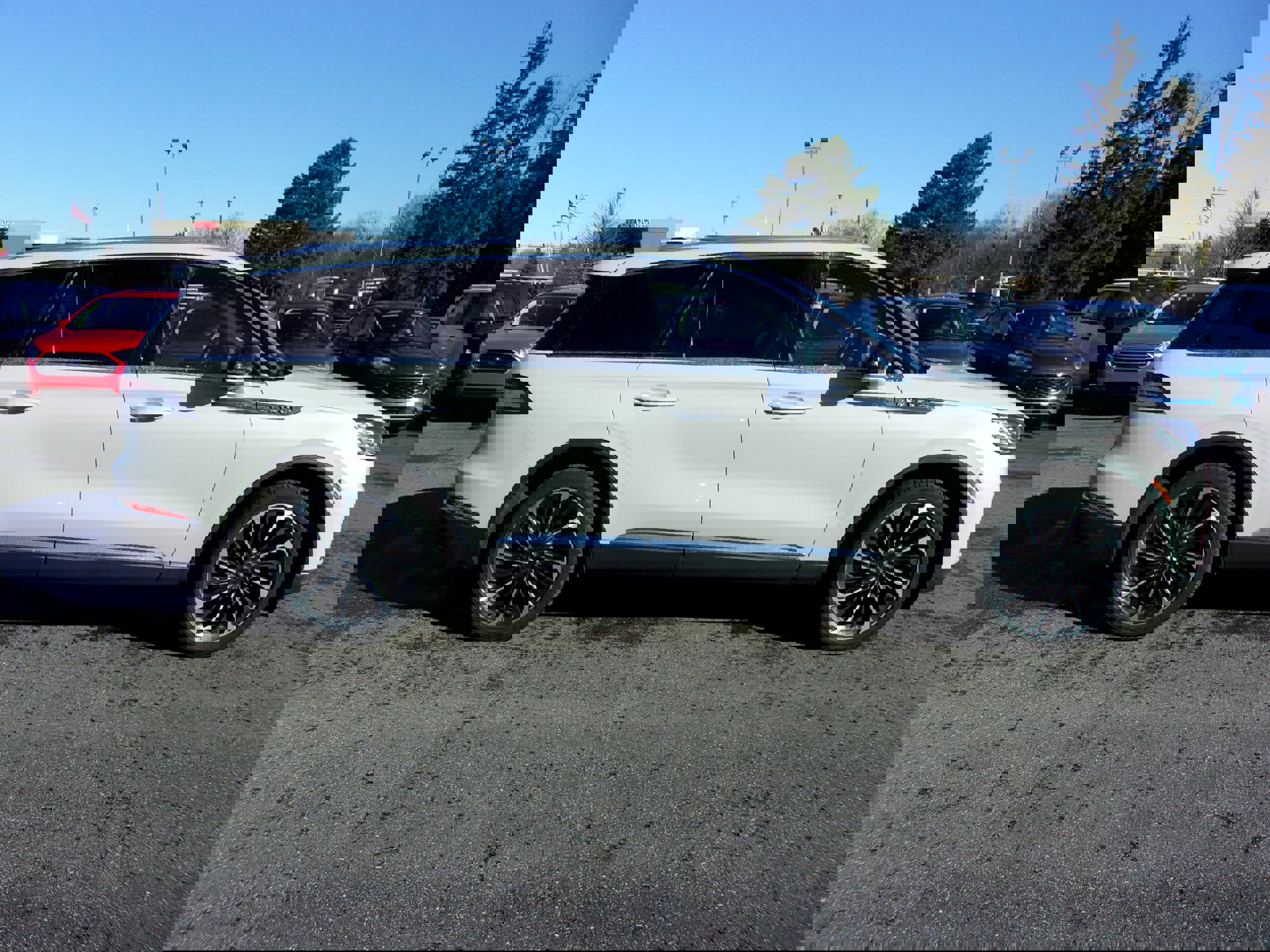 Used 2025 Lincoln Aviator Reserve w/ Equipment Group 201A image 6