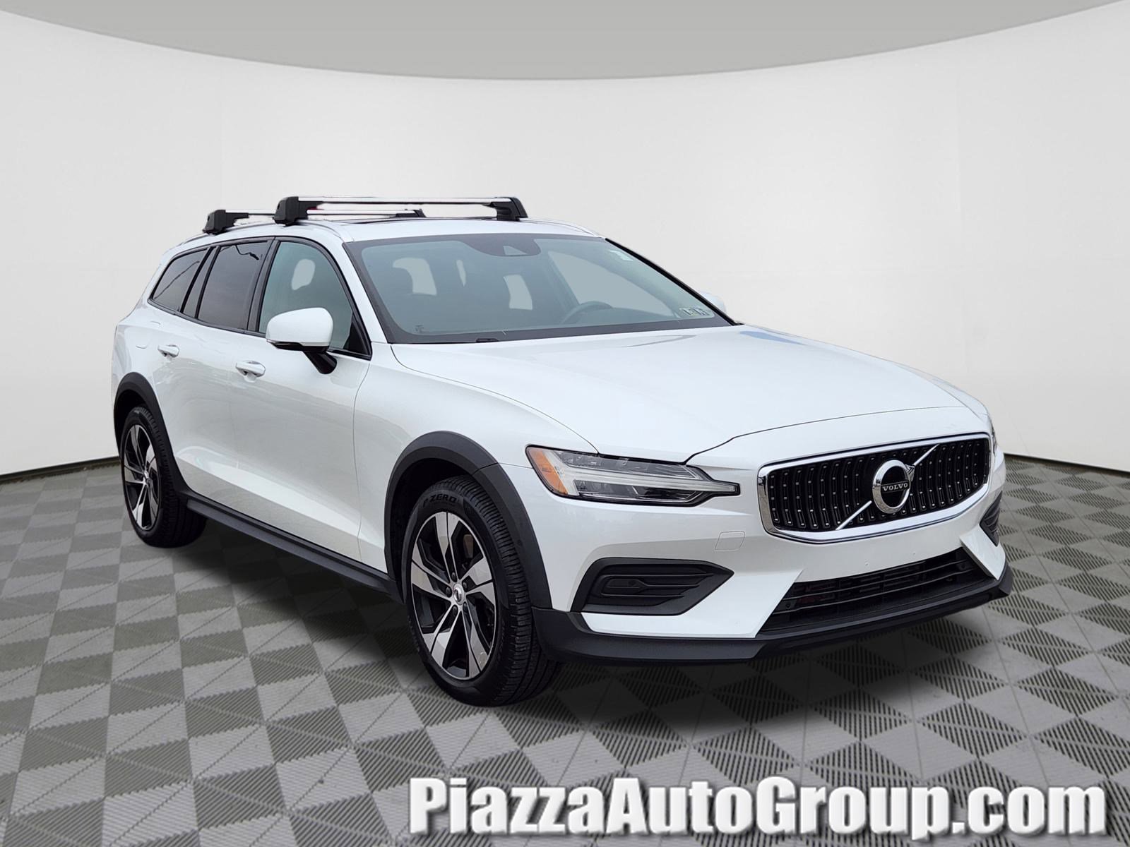 Used 2020 Volvo V60 T5 Cross Country w/ Protection Package Premier image 1