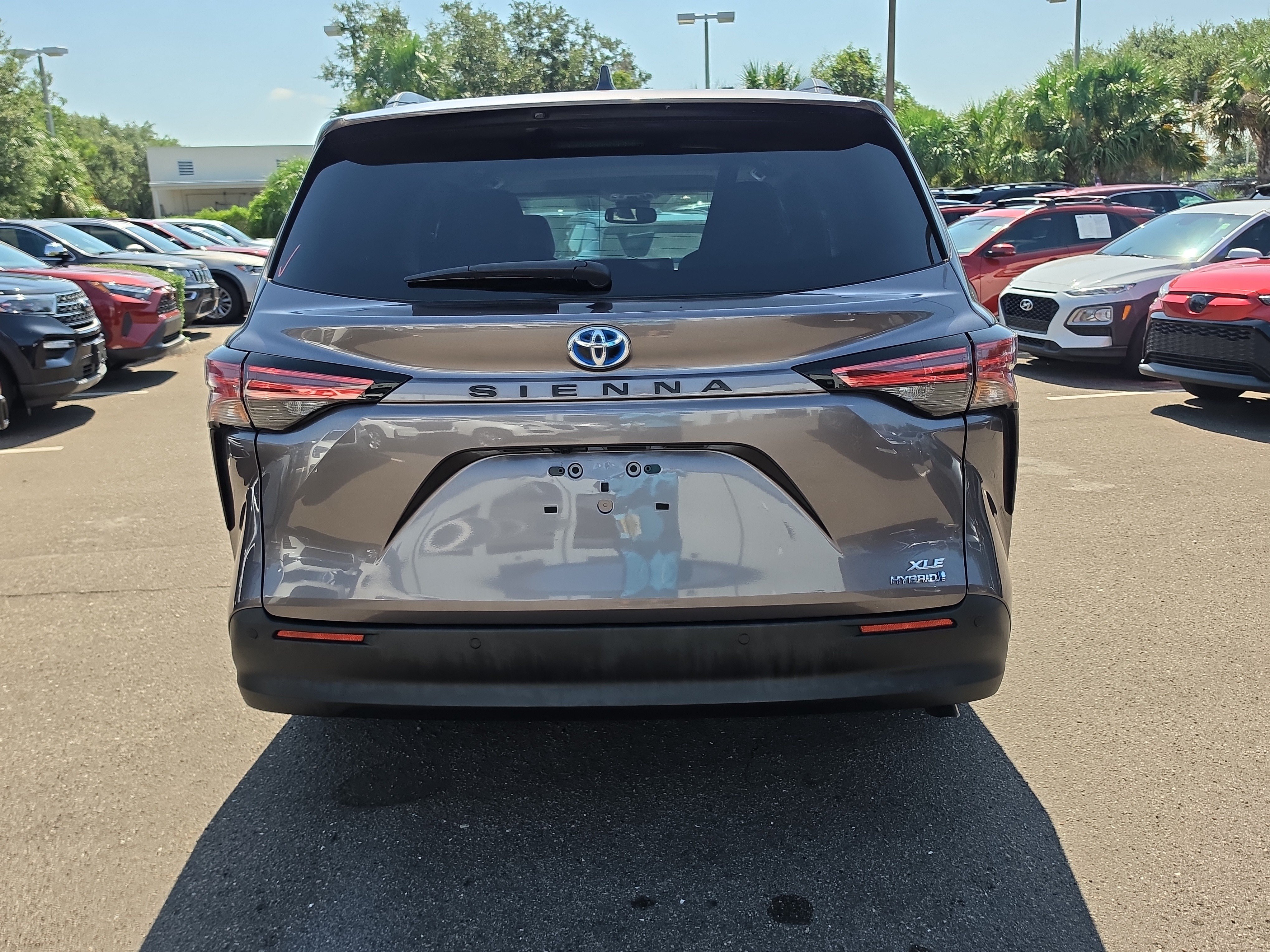Used 2022 Toyota Sienna XLE FWD image 7