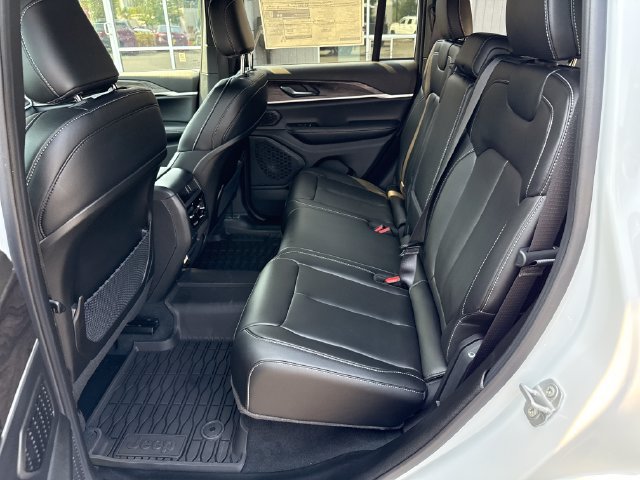 New 2026 Jeep Grand Cherokee Limited w/ Limited Altitude Package AWD/4WD image 13