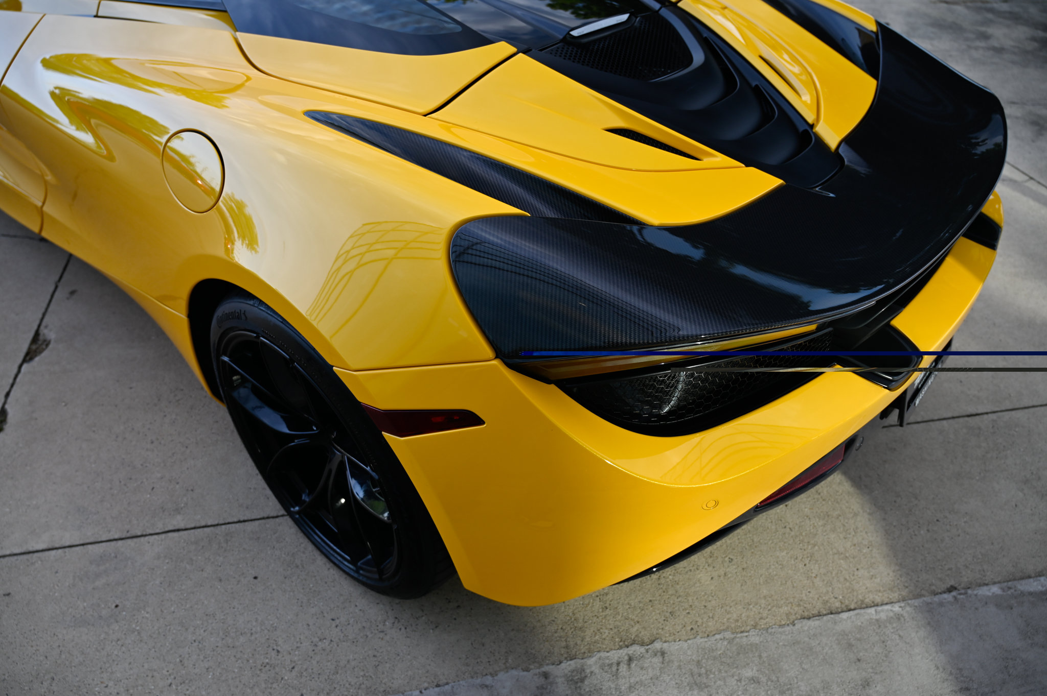 Used 2020 McLaren 720S Performance RWD image 25