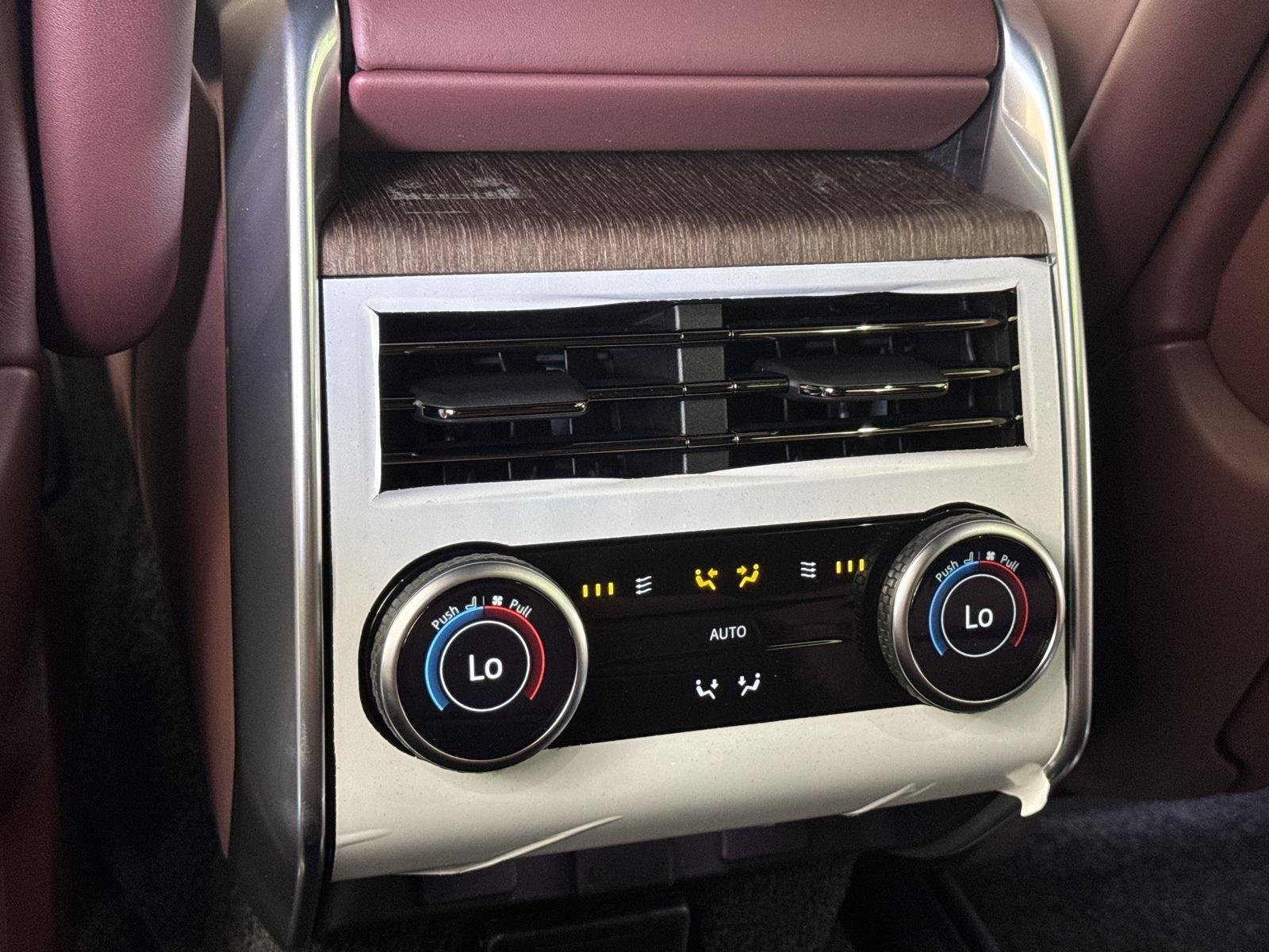 New 2025 Land Rover Range Rover SE image 29