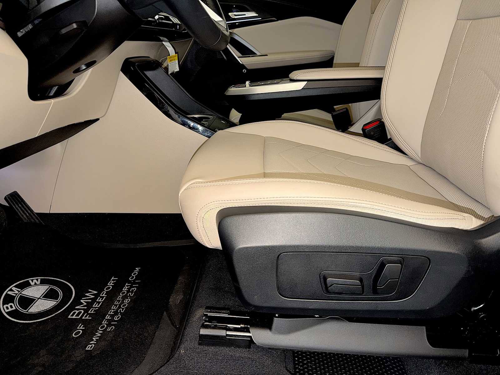 Used 2025 BMW X1 xDrive28i w/ Premium Package image 10