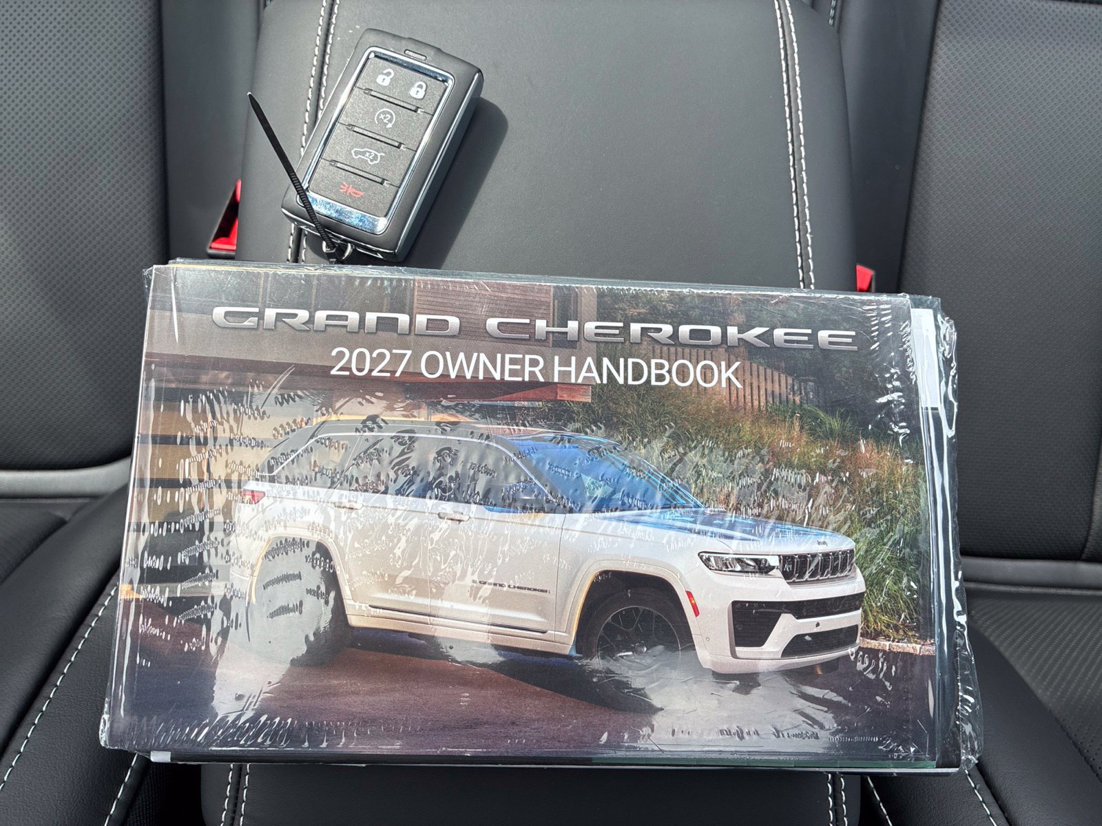 New 2027 Jeep Grand Cherokee Limited AWD/4WD image 19