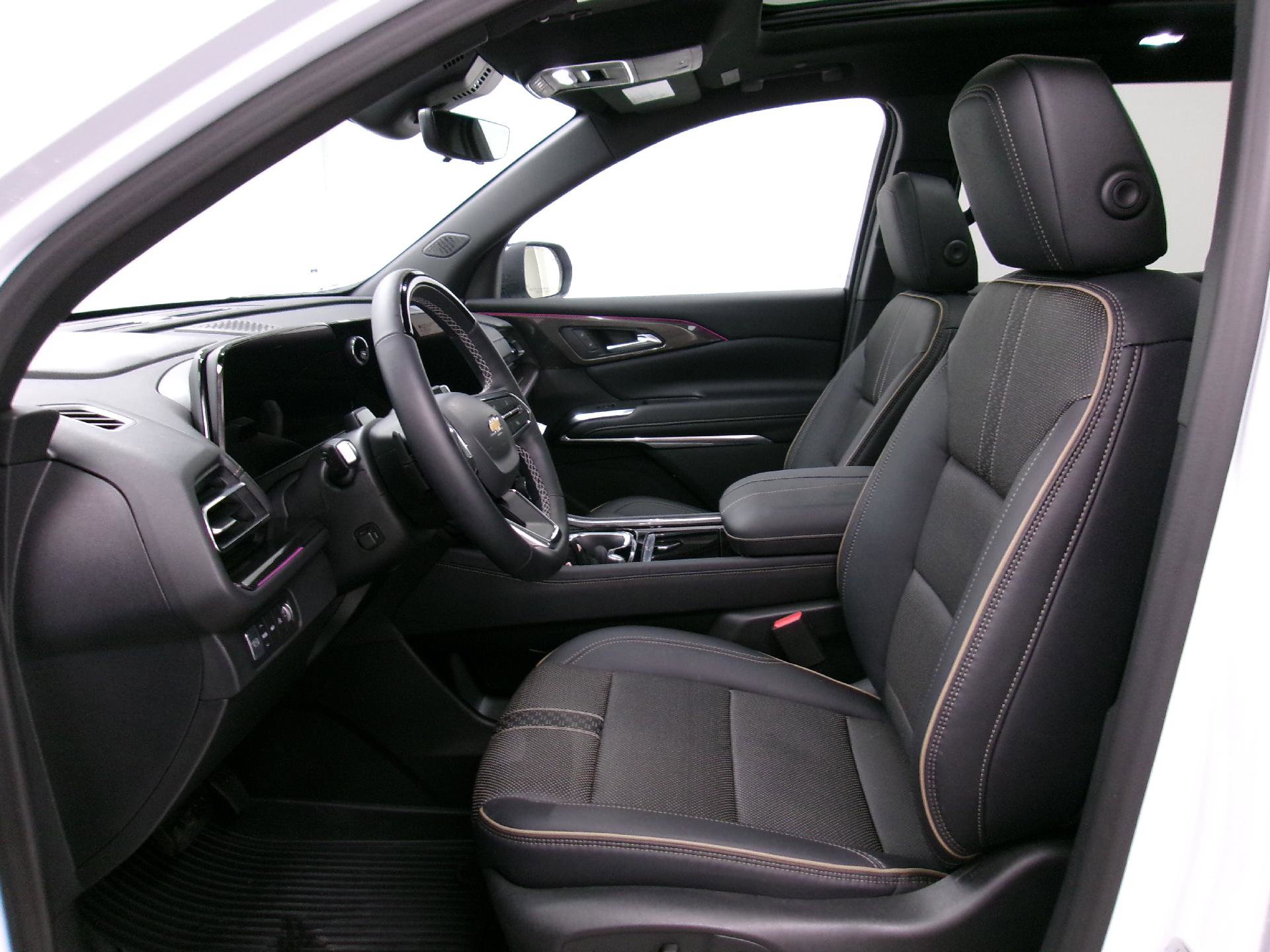 New 2026 Chevrolet Traverse High Country w/ LPO, Floor Liner Package image 9