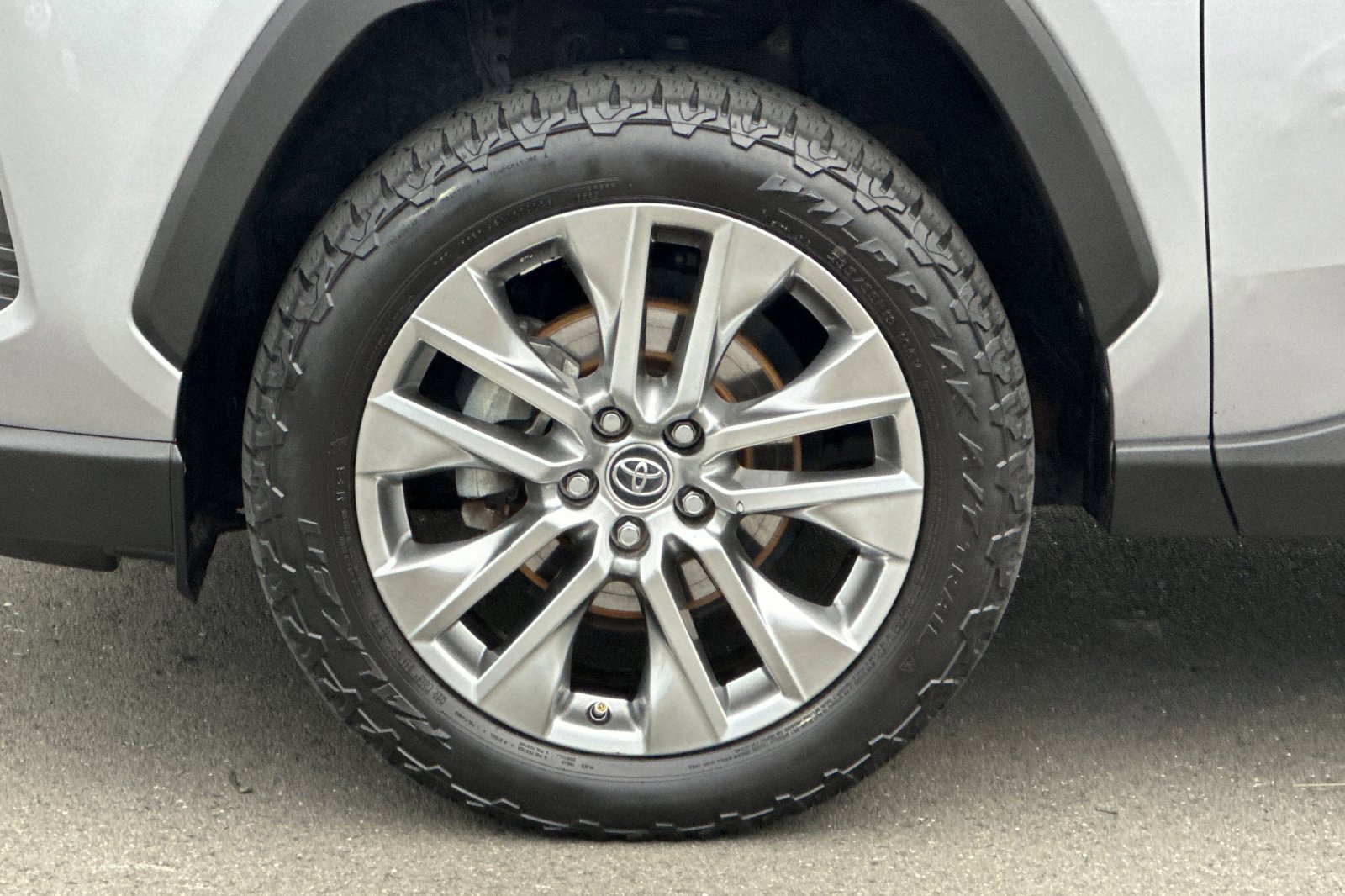 Used 2019 Toyota RAV4 XLE Premium image 11