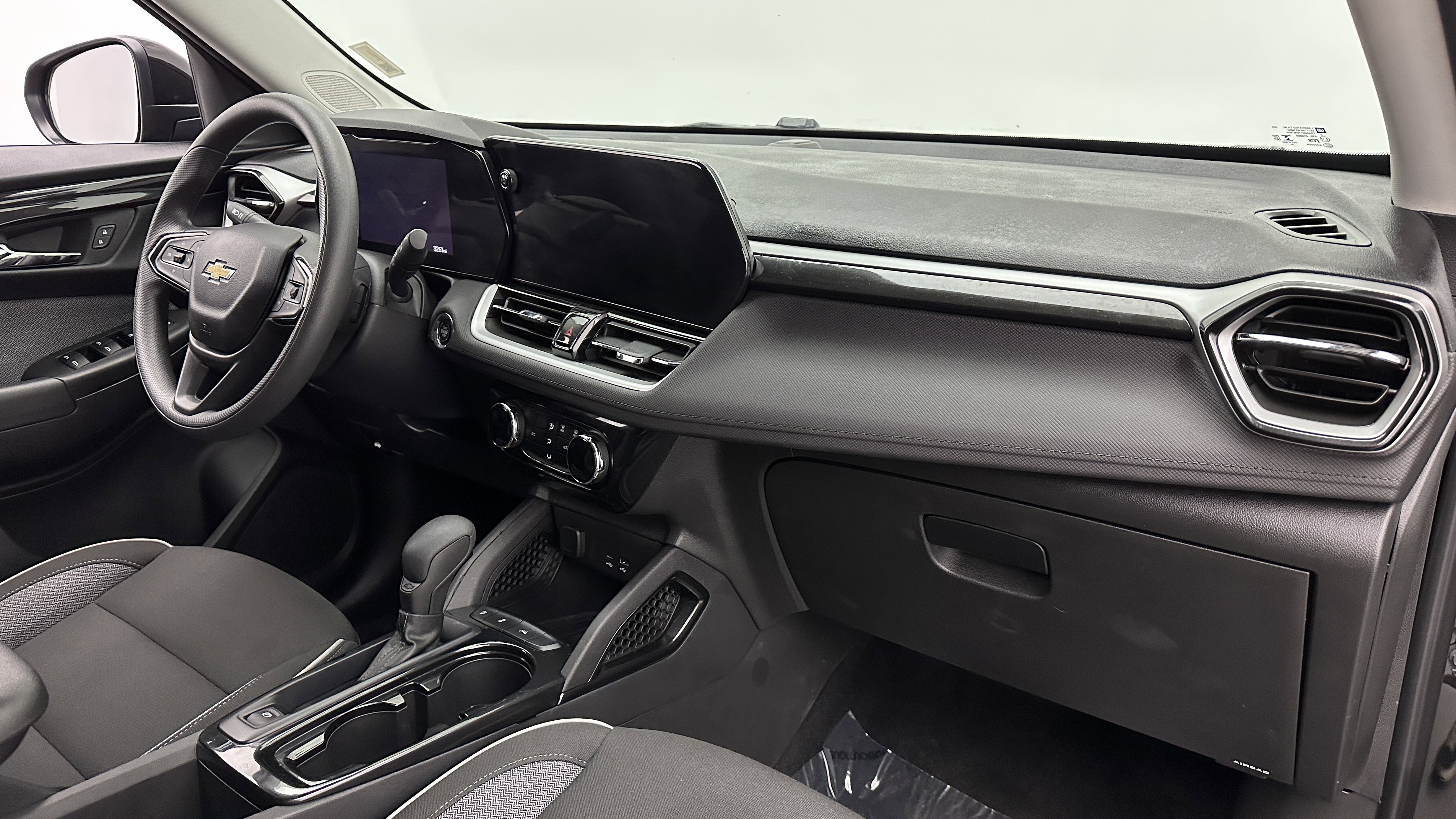 Used 2025 Chevrolet TrailBlazer LT image 23