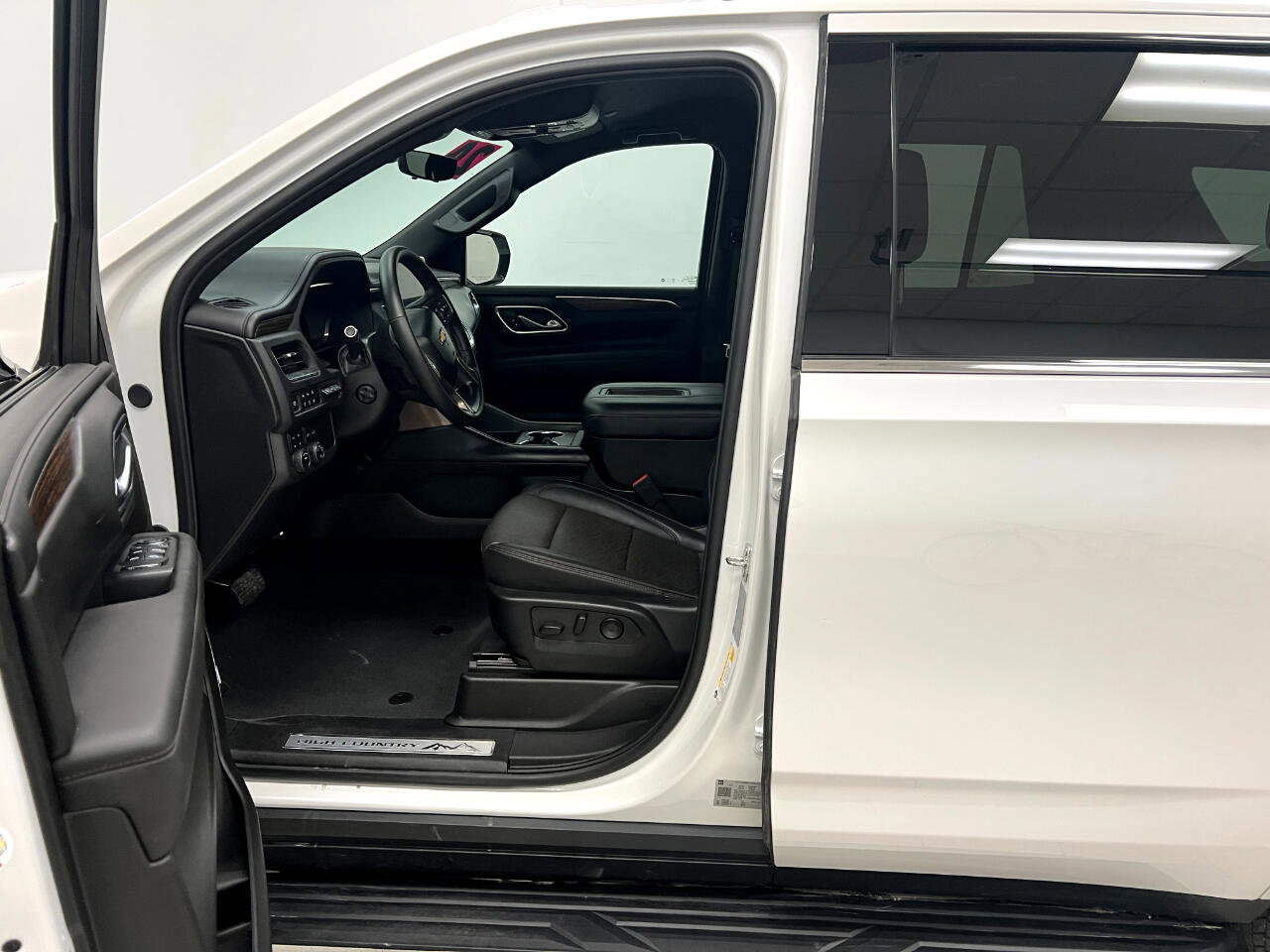 Used 2024 Chevrolet Tahoe High Country image 16