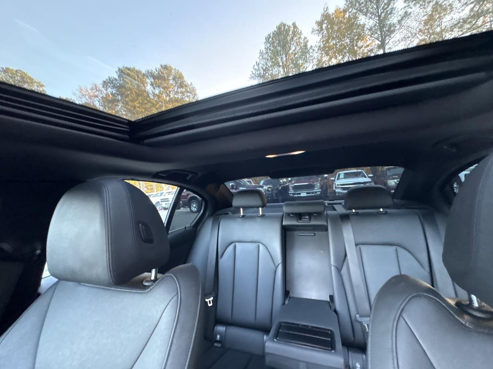 Used 2020 BMW 330i Sedan w/ Convenience Package image 37