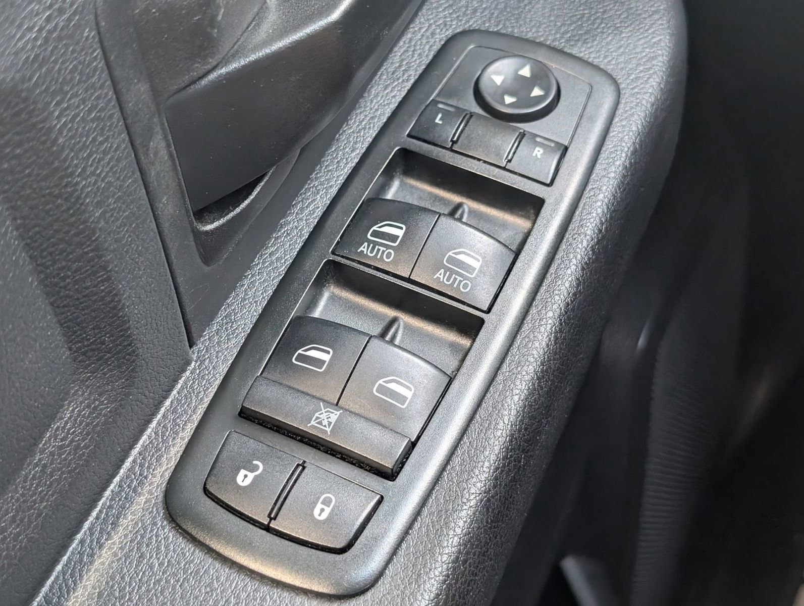 Used 2015 RAM 1500 Express image 12