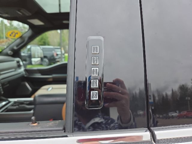 Used 2023 Ford F350 Platinum AWD/4WD image 22
