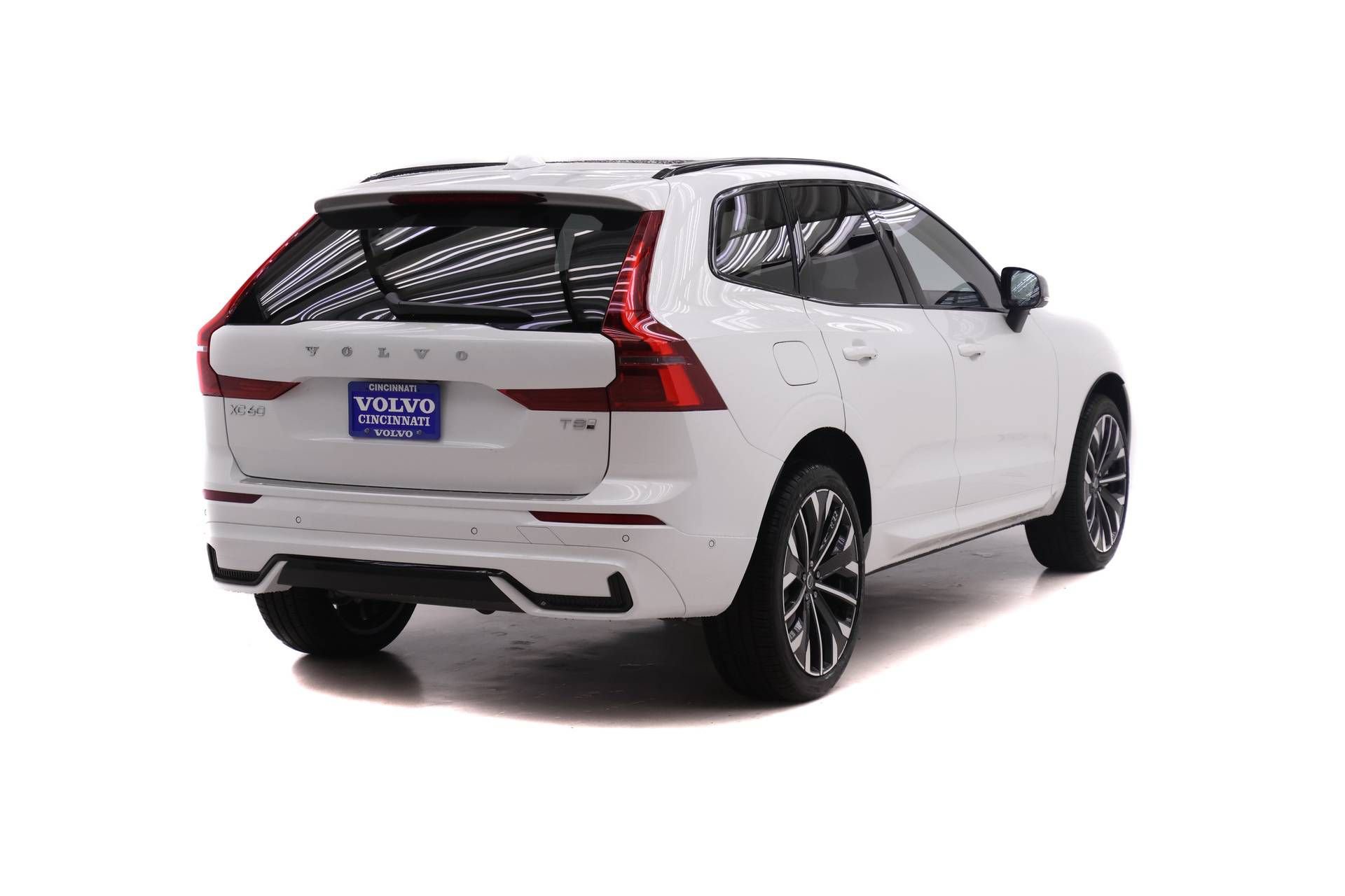 New 2026 Volvo XC60 T8 Ultra w/ Protection Package Premier AWD/4WD image 4