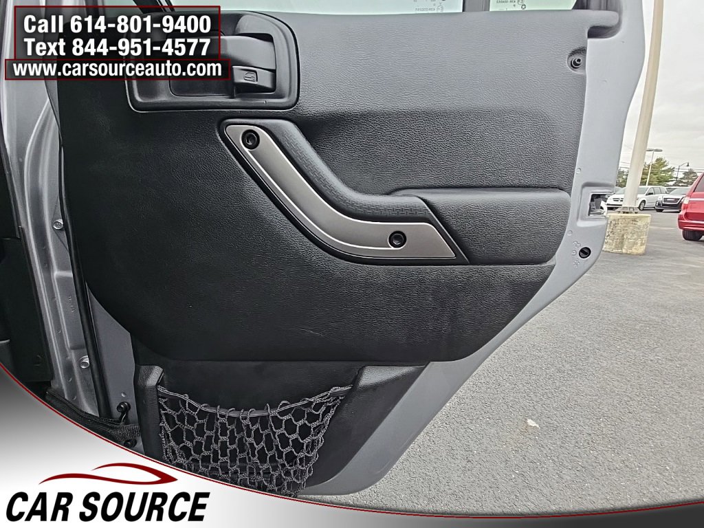 Used 2018 Jeep Wrangler Unlimited Sahara w/ Dual Top Group image 26