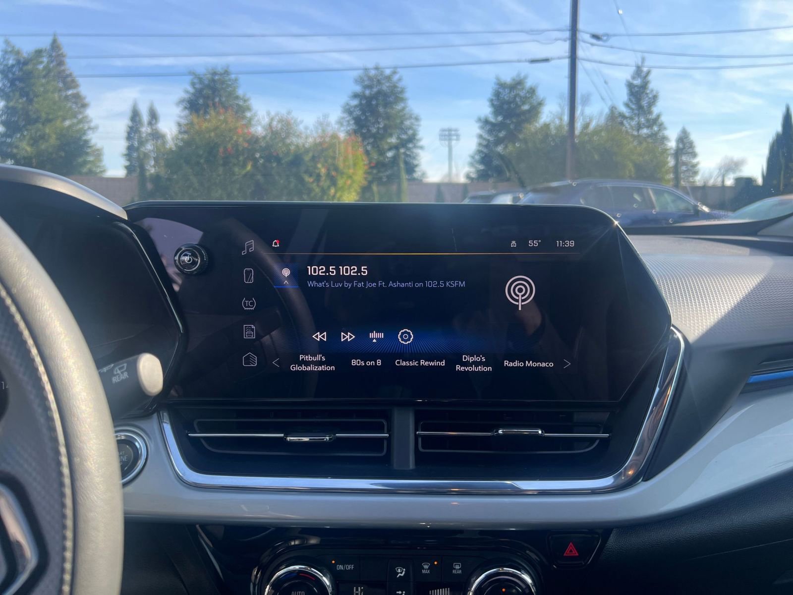 Used 2025 Chevrolet Trax LT image 21