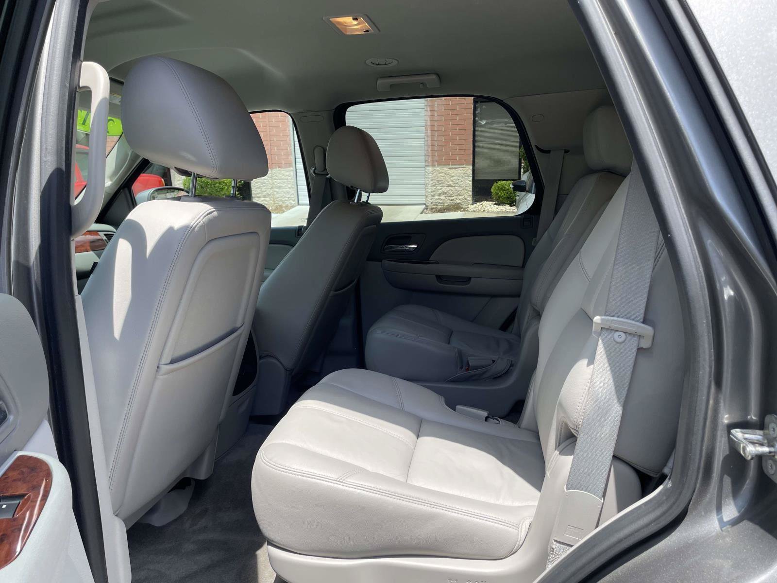 Used 2012 Chevrolet Tahoe LT w/ Luxury Package RWD image 3