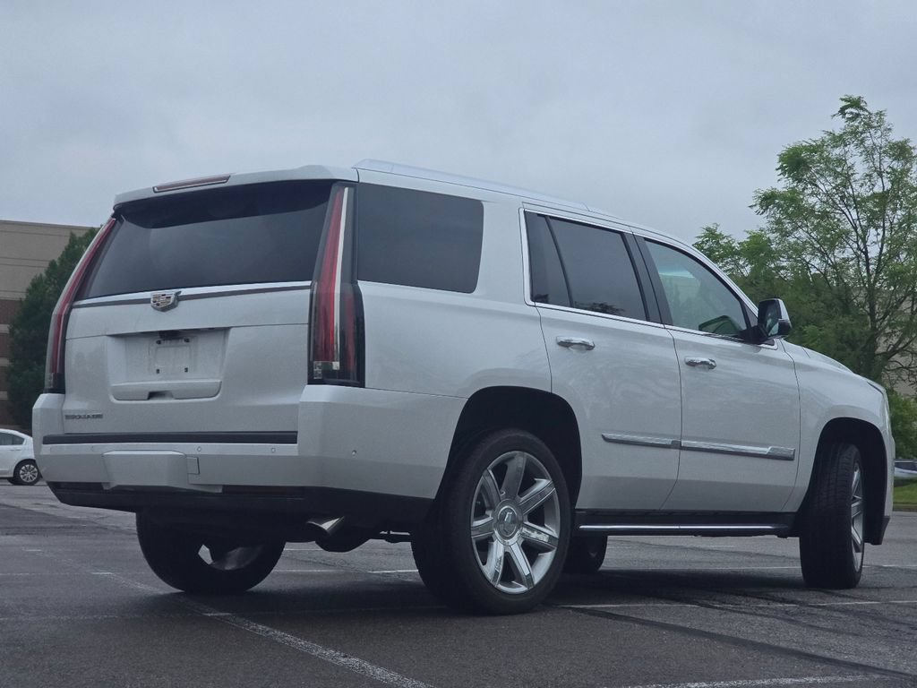 Used 2017 Cadillac Escalade Luxury AWD/4WD image 16