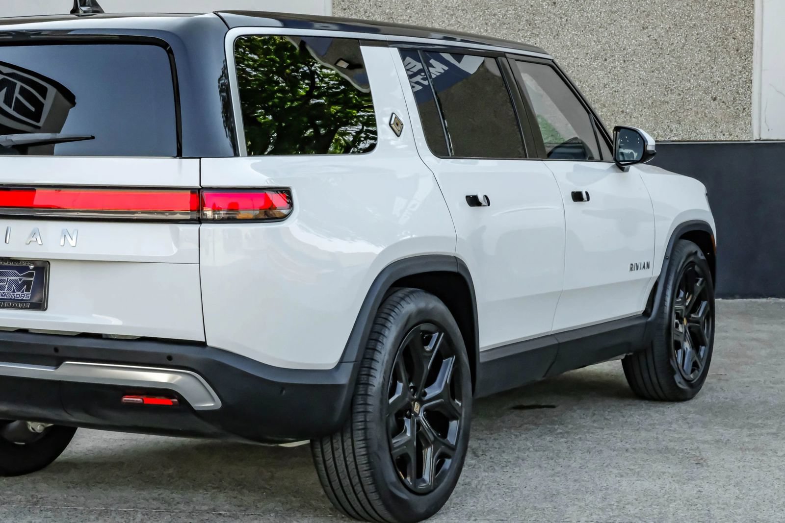 Used 2024 Rivian R1S Adventure AWD/4WD image 14