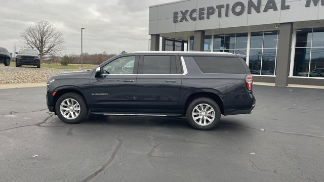 Used 2023 Chevrolet Suburban Premier image 2