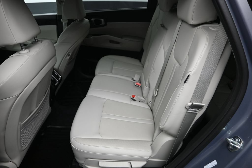 Certified 2025 Kia Sorento S AWD/4WD image 30