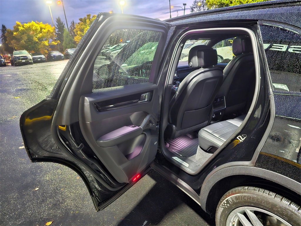 Used 2022 Porsche Cayenne image 16