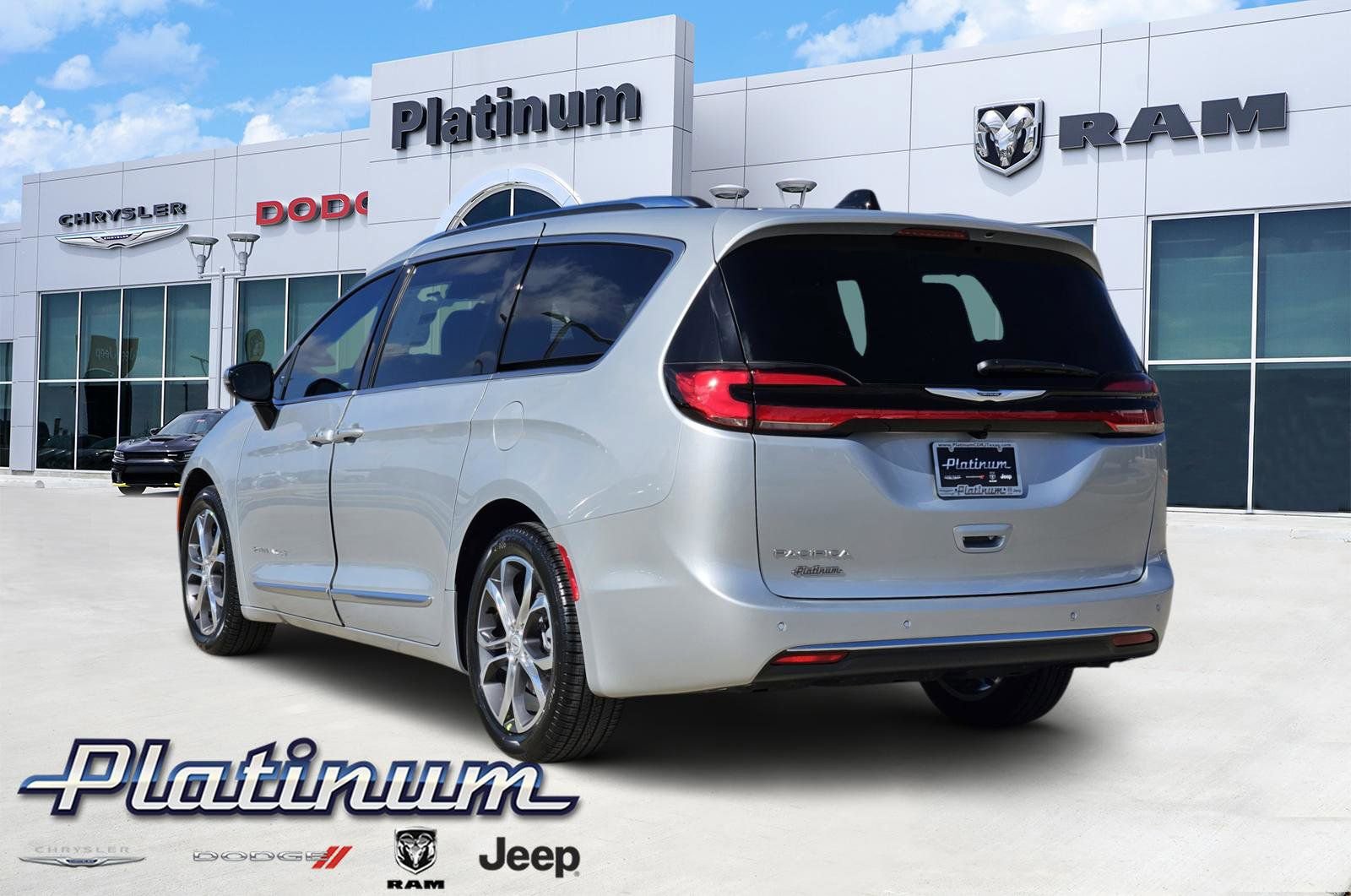 New 2026 Chrysler Pacifica Pinnacle FWD image 4