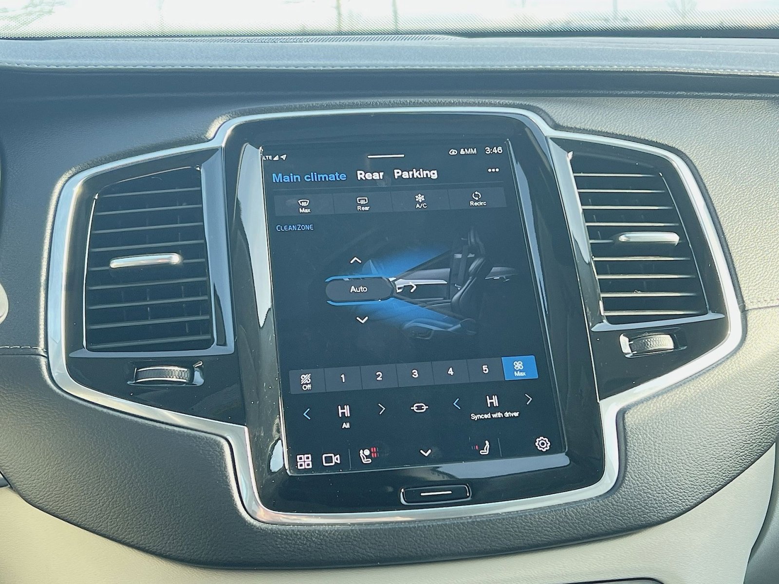 Certified 2023 Volvo XC90 B6 Ultimate w/ Protection Package image 21