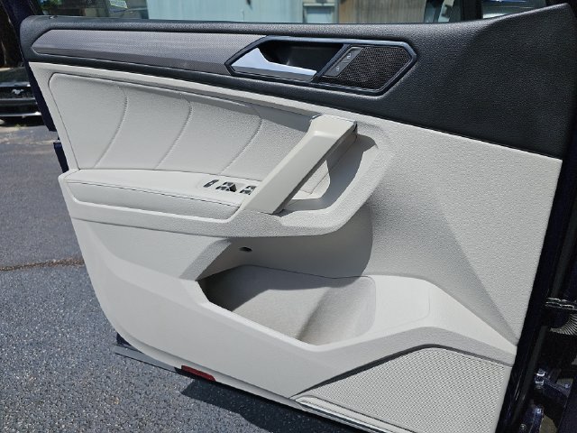 Used 2023 Volkswagen Tiguan SE FWD image 32