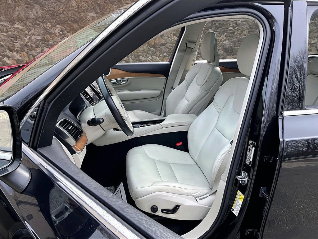 Used 2021 Volvo XC90 T6 Momentum w/ Protection Package Premier AWD/4WD image 22
